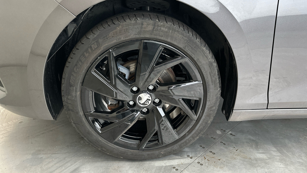 Vauxhall Astra Hatchback Black #23