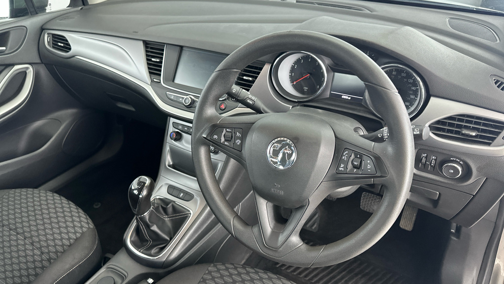 Vauxhall Astra White #9