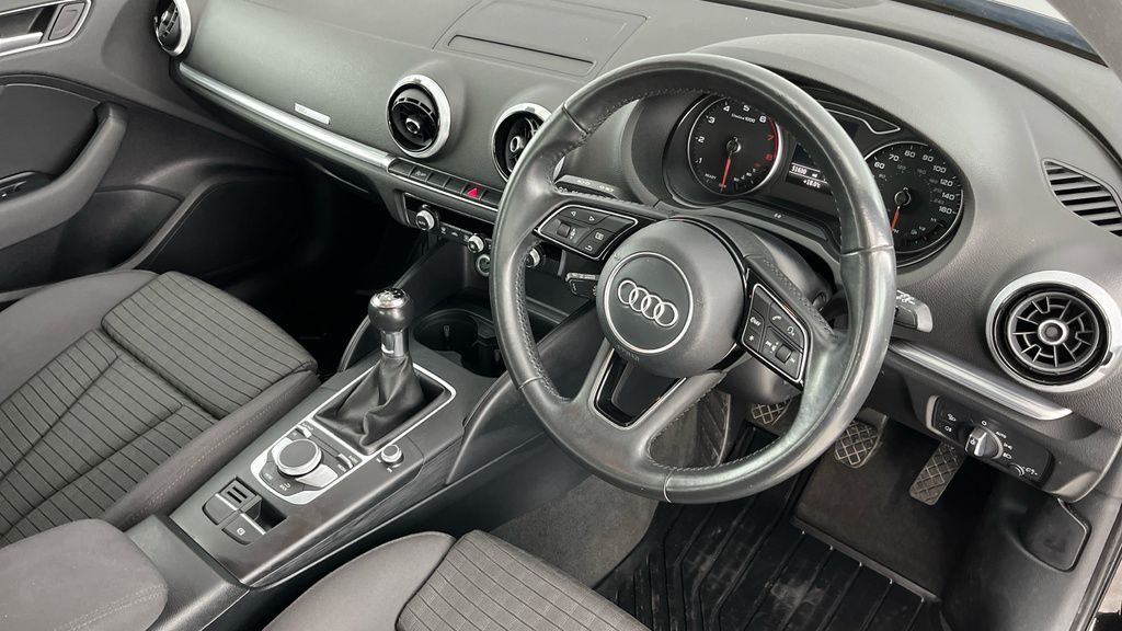 Audi A3 A3 E-tron Sportback S-a White #9