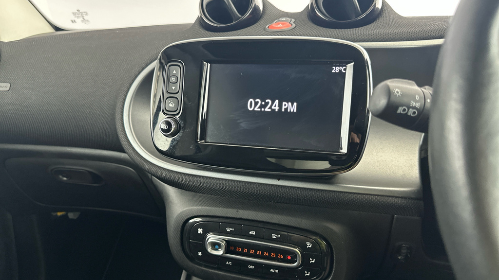 Smart Fortwo Coupe 1L Passion White #17