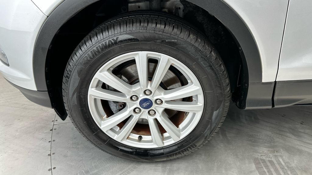 Ford Kuga  White #21
