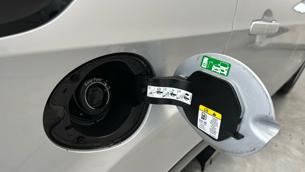 Ford Kuga  White #25