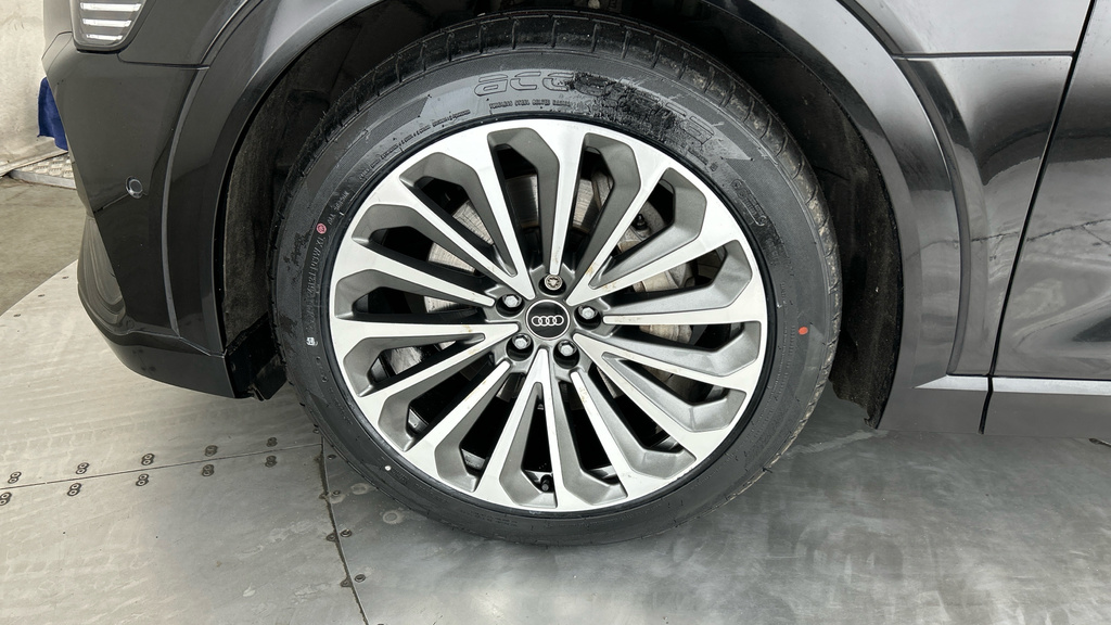 Audi E-Tron S S Line Black #24