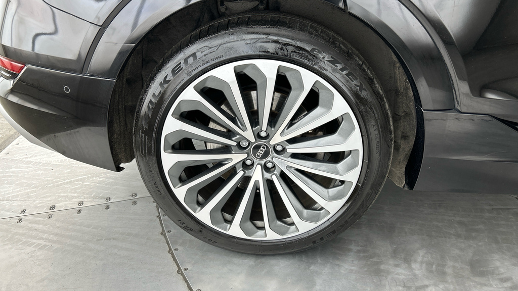 Audi E-Tron S S Line Black #26