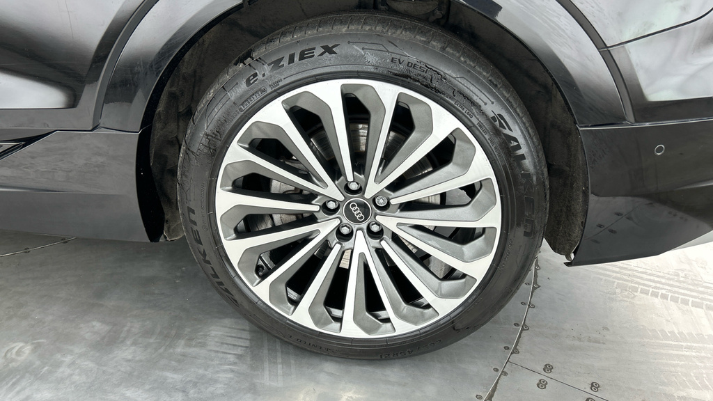 Audi E-Tron S S Line Black #25