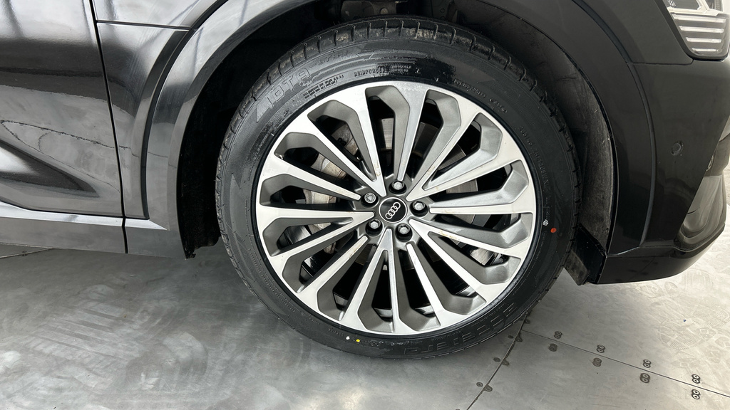Audi E-Tron S S Line Black #27