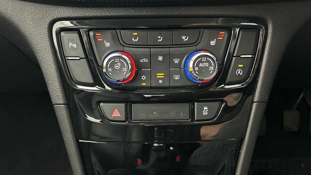 Vauxhall Mokka X Active White #14