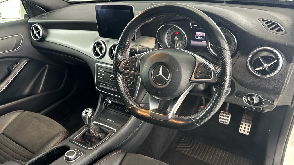 Mercedes-Benz GLA Class Automatic Red #9