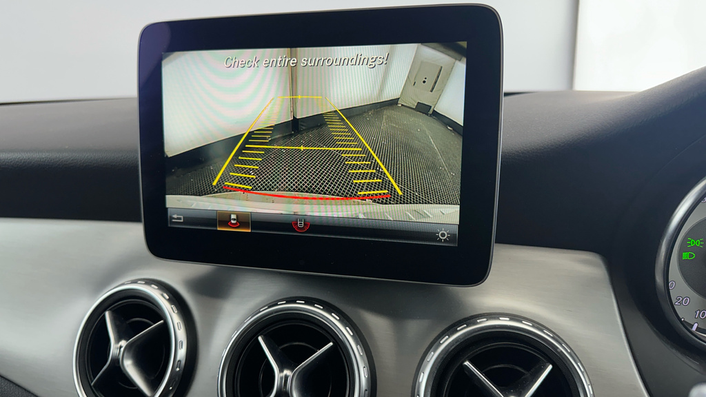 Mercedes-Benz GLA Class Automatic Red #18