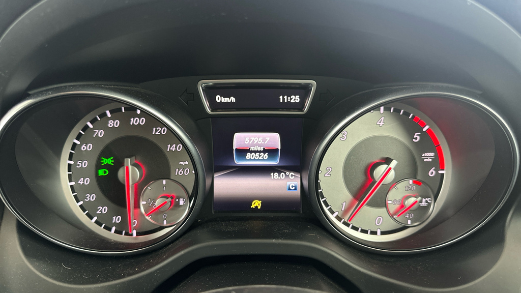 Mercedes-Benz GLA Class Automatic Red #20
