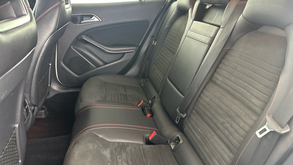 Mercedes-Benz GLA Class Automatic Red #21