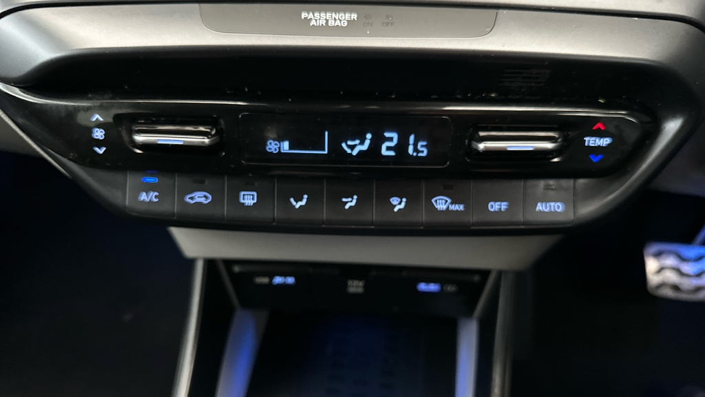 Hyundai Bayon Hatchback Green #15