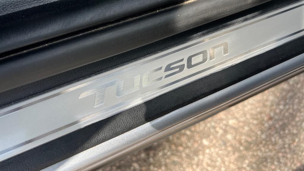 Hyundai Tucson Premium Black #44