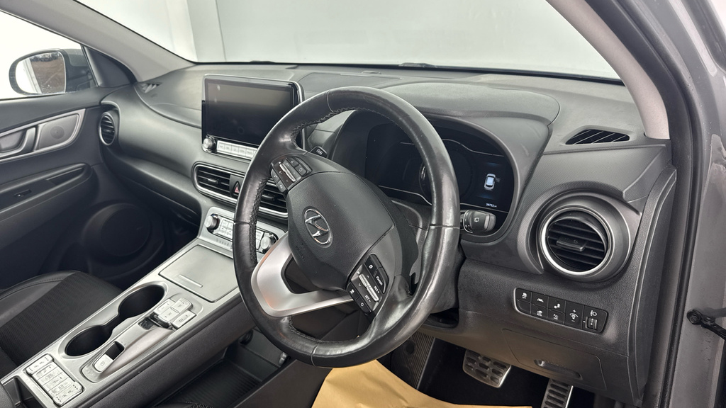 Hyundai Kona Hatchback #8
