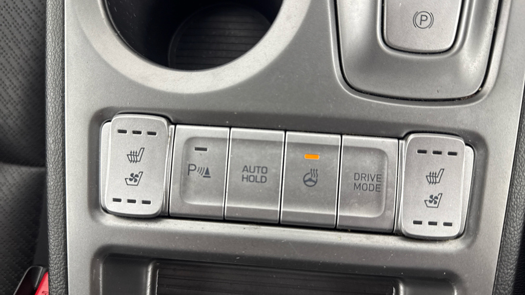 Hyundai Kona Hatchback #24