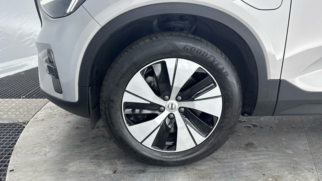Volvo XC40 Plus Red #19