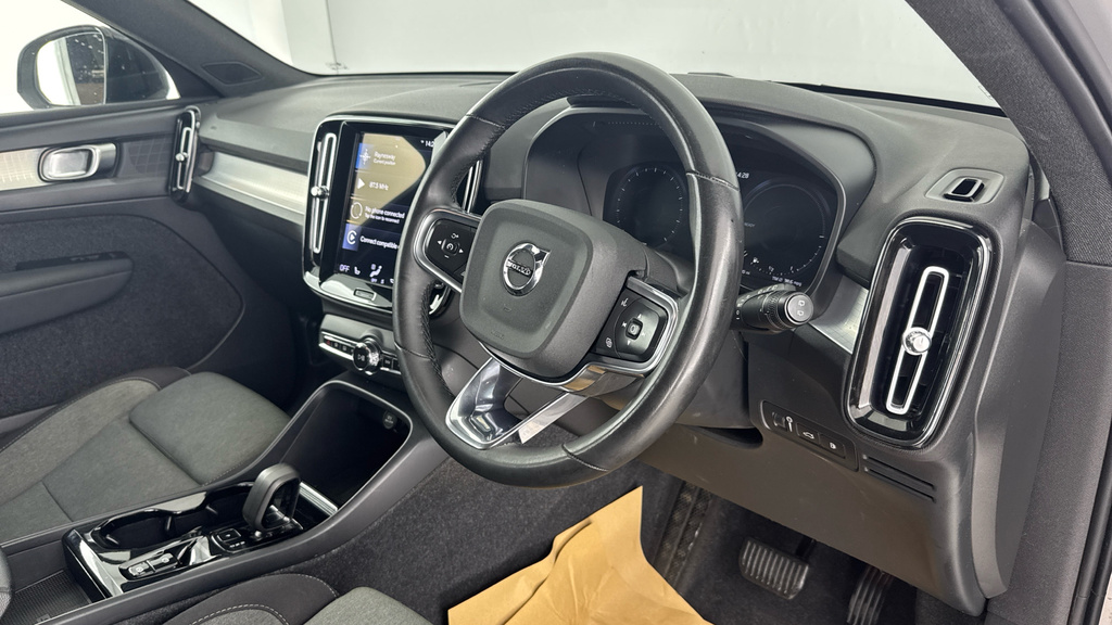 Volvo XC40 Plus Red #9