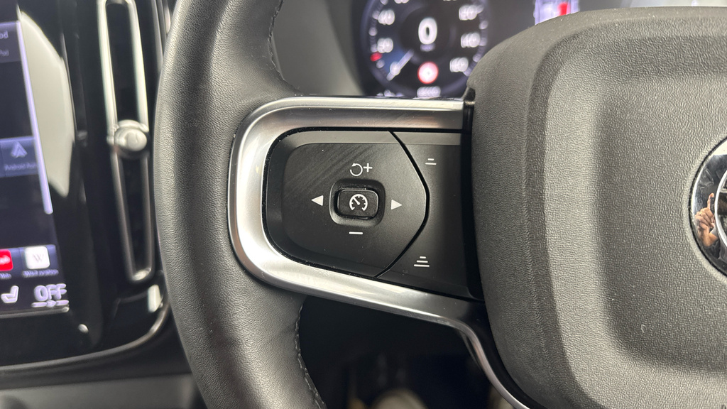 Volvo XC40 Plus Red #23