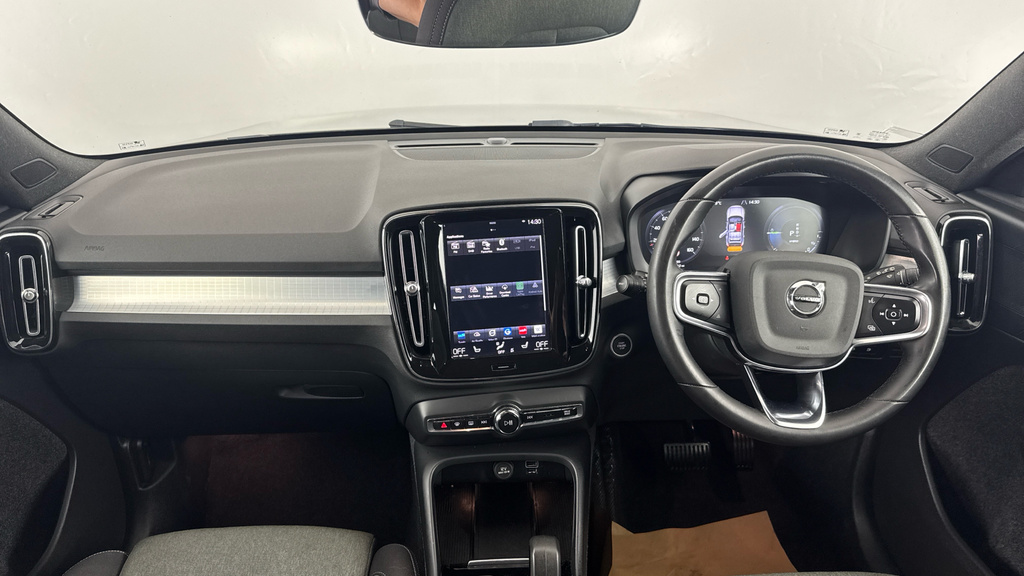 Volvo XC40 Plus Red #11