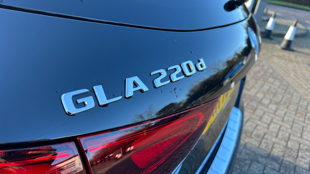 Mercedes-Benz GLA Class Gla 200 Amg Line Premium Grey #34