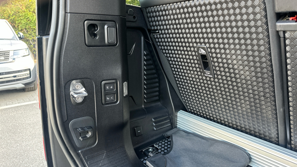 Land Rover Defender 3.0 D250 Se 110 Blue #32