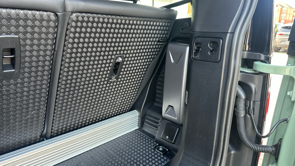 Land Rover Defender 3.0 D250 Se 110 Blue #30