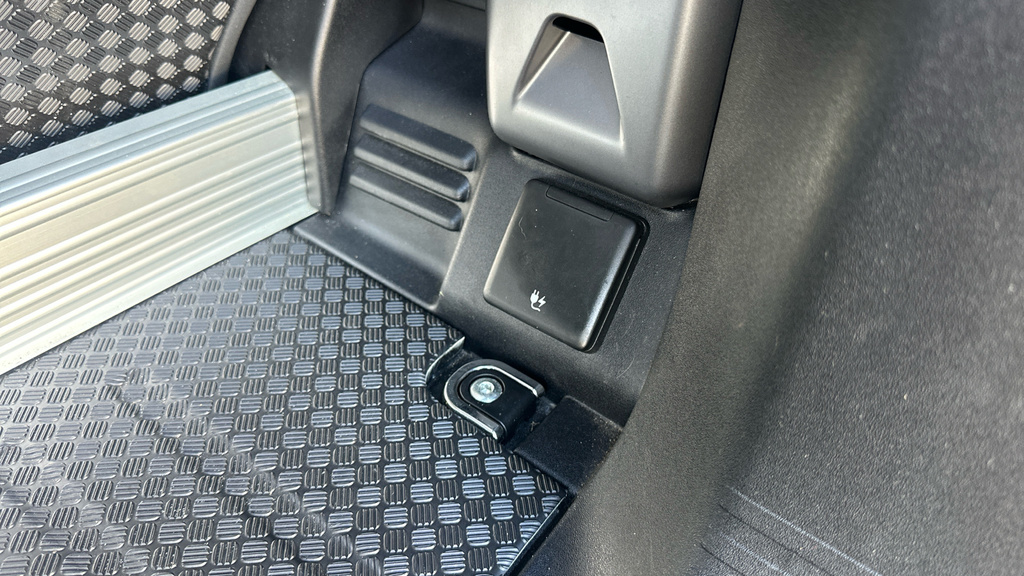 Land Rover Defender 3.0 D250 Se 110 Blue #31