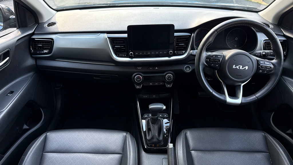 Kia Stonic 3 White #13