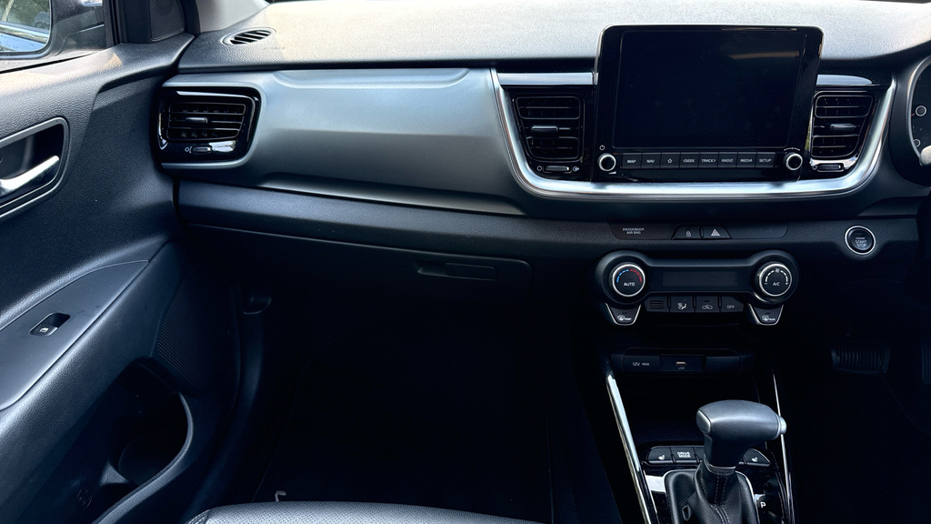 Kia Stonic 3 White #19