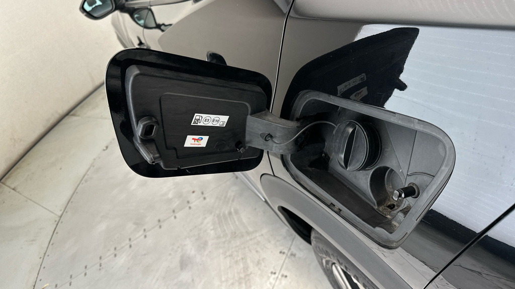 Peugeot 2008 Active White #26