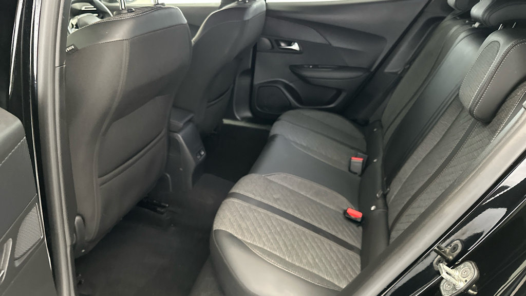 Peugeot 2008 Active White #19