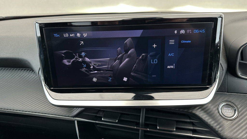 Peugeot 2008 Active White #16
