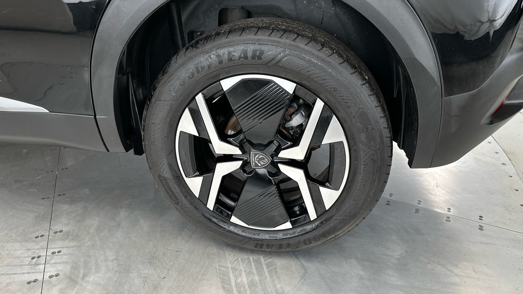 Peugeot 2008 Active White #23
