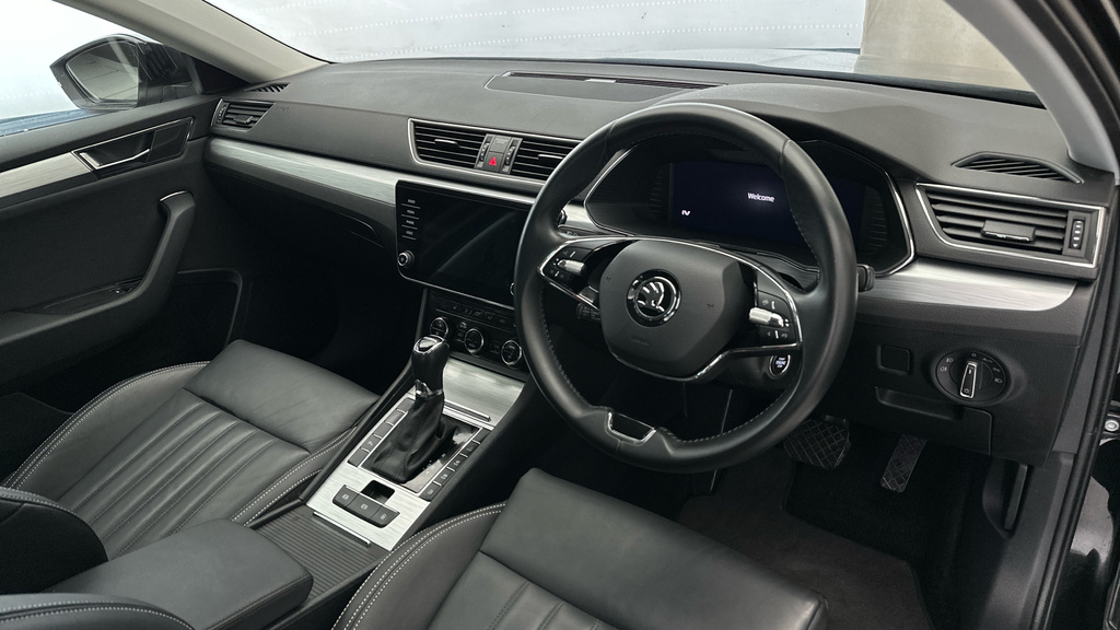 Skoda Superb Hatchback  #11