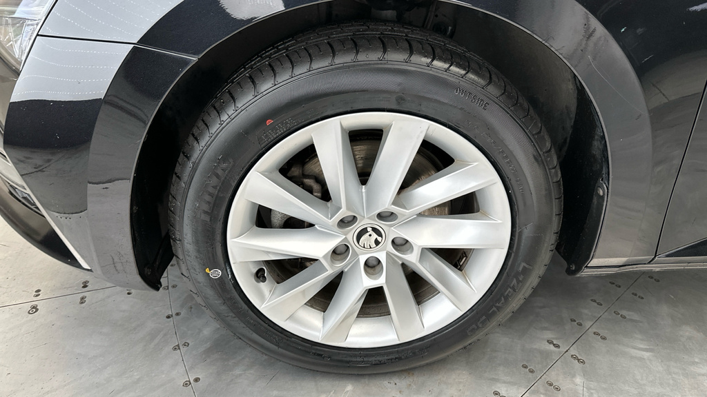 Skoda Superb Hatchback  #22