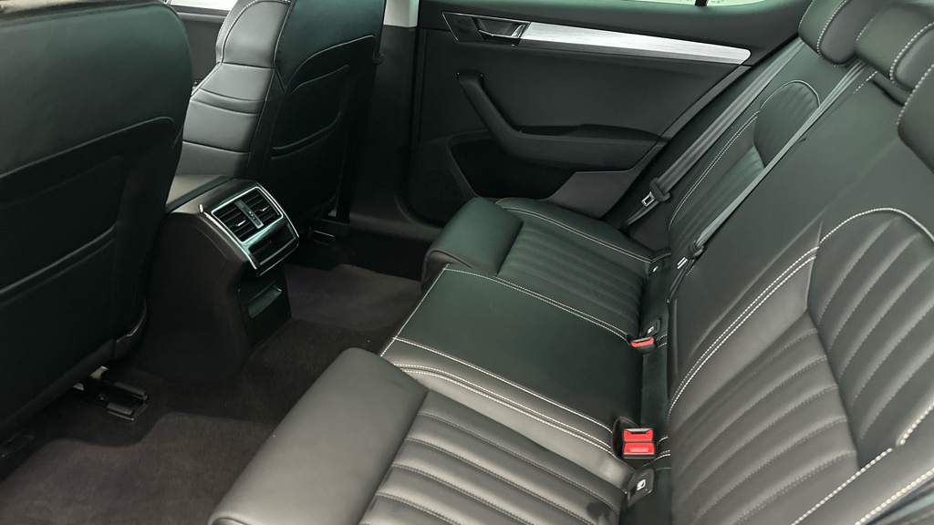 Skoda Superb Hatchback  #19