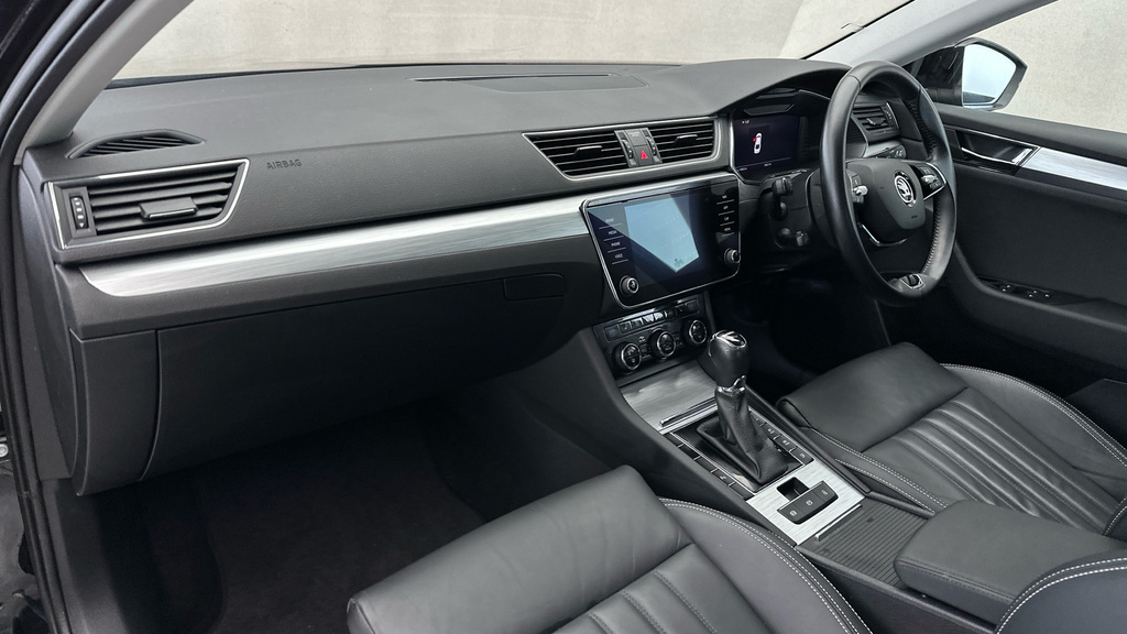 Skoda Superb Hatchback  #12