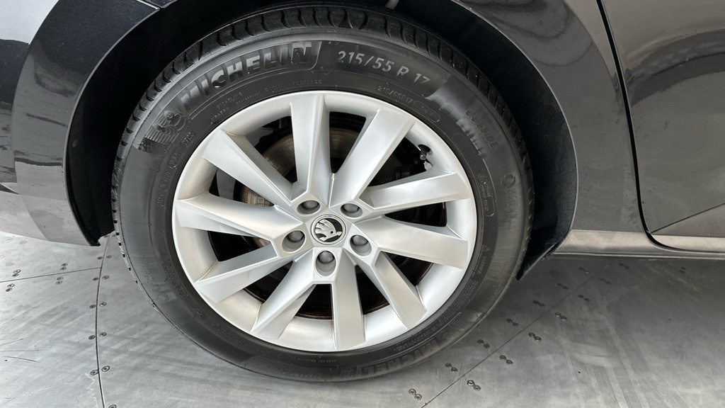 Skoda Superb Hatchback  #24