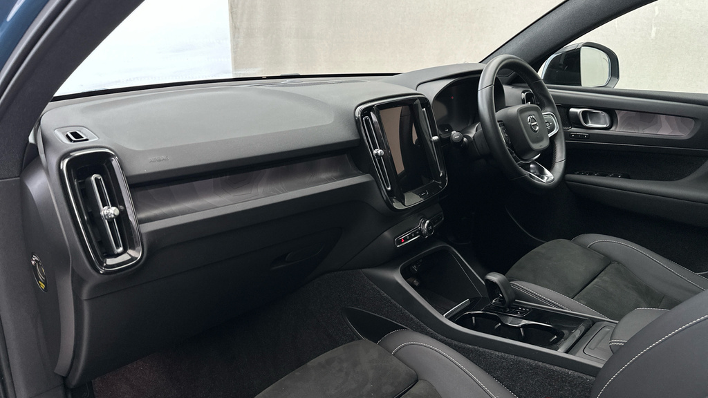 Volvo C40 Ultimate White #13