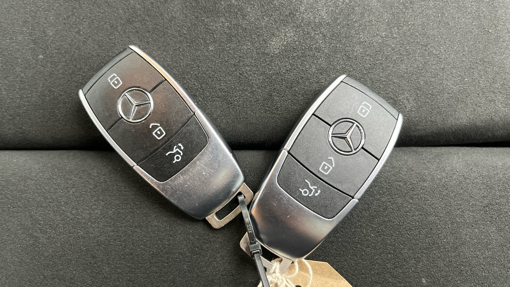 Mercedes-Benz GLA Class Amg Line White #10