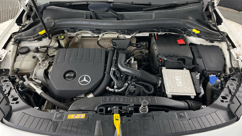 Mercedes-Benz GLA Class Amg Line White #26