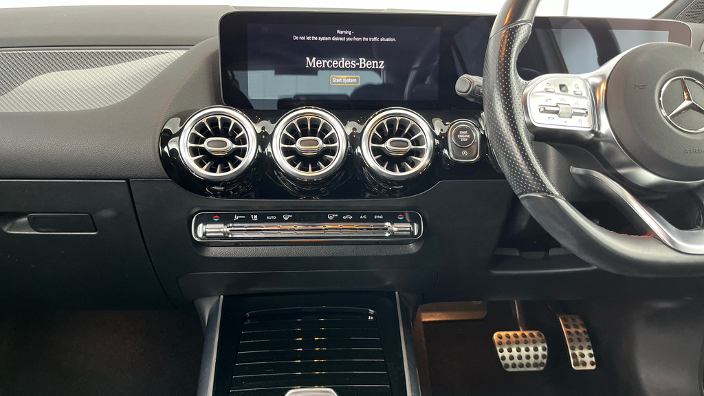 Mercedes-Benz GLA Class Amg Line White #22