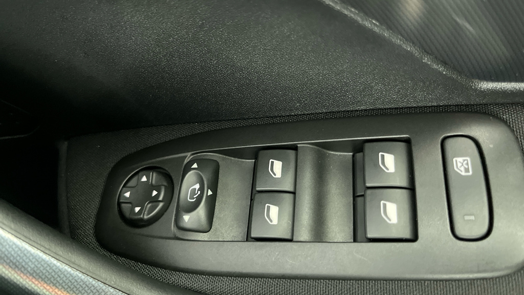 Peugeot 2008 1.2 Puretech Active Grey #11