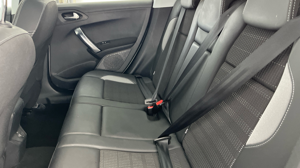 Peugeot 2008 1.2 Puretech Active Grey #23