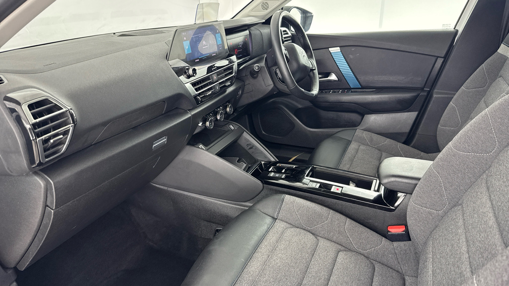 Citroen e-C4 Citron C4 Shine Plus Black #10