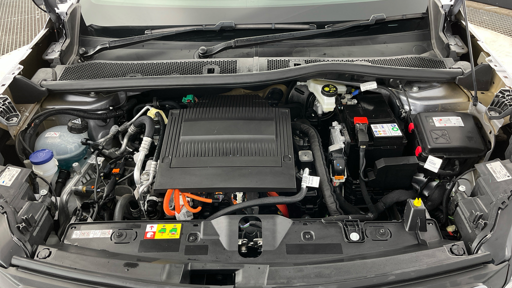 Peugeot e-2008 Gt Black #27