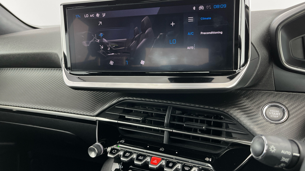 Peugeot e-2008 Gt Black #12