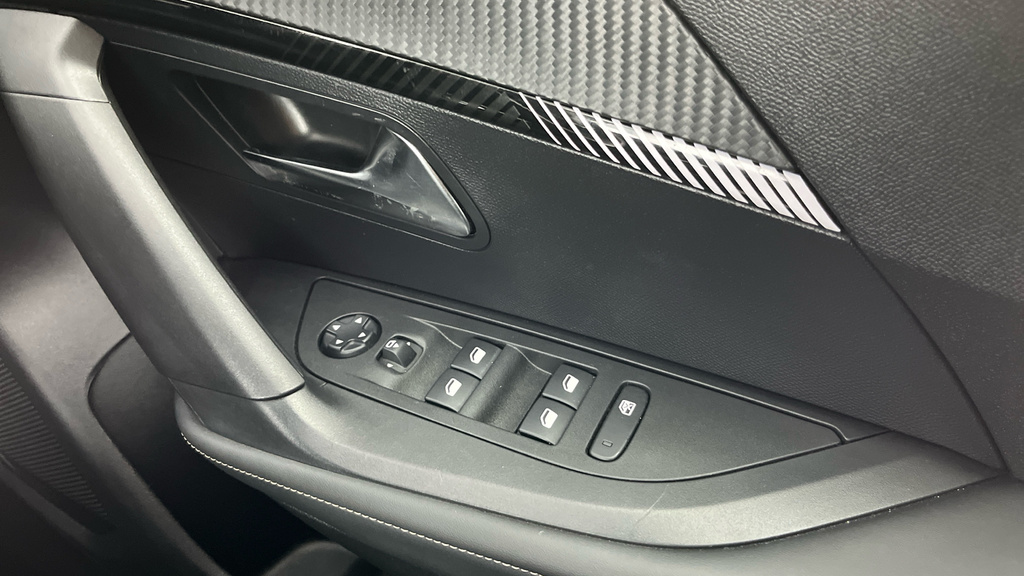 Peugeot e-2008 Gt Black #21