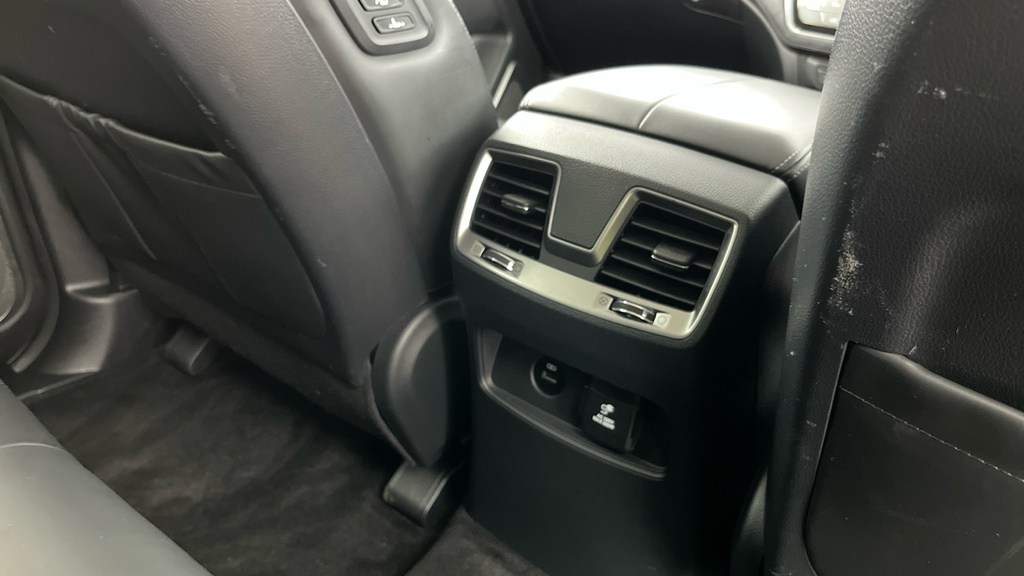 SsangYong Rexton Ultimate White #36