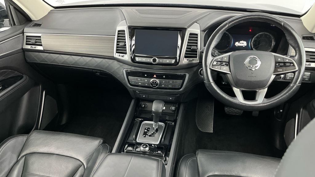 SsangYong Rexton Ultimate White #15